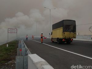 Kebakaran Lahan di Ogan Ilir Sumsel, Tol Palindra Tertutup Asap