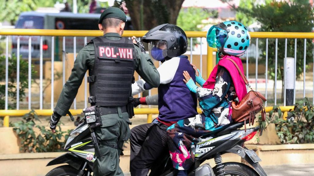 Aceh Tertibkan Perempuan Duduk Ngangkang di Atas Motor