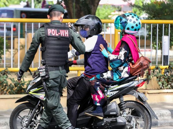 Aceh Tertibkan Perempuan Duduk Ngangkang di Atas Motor