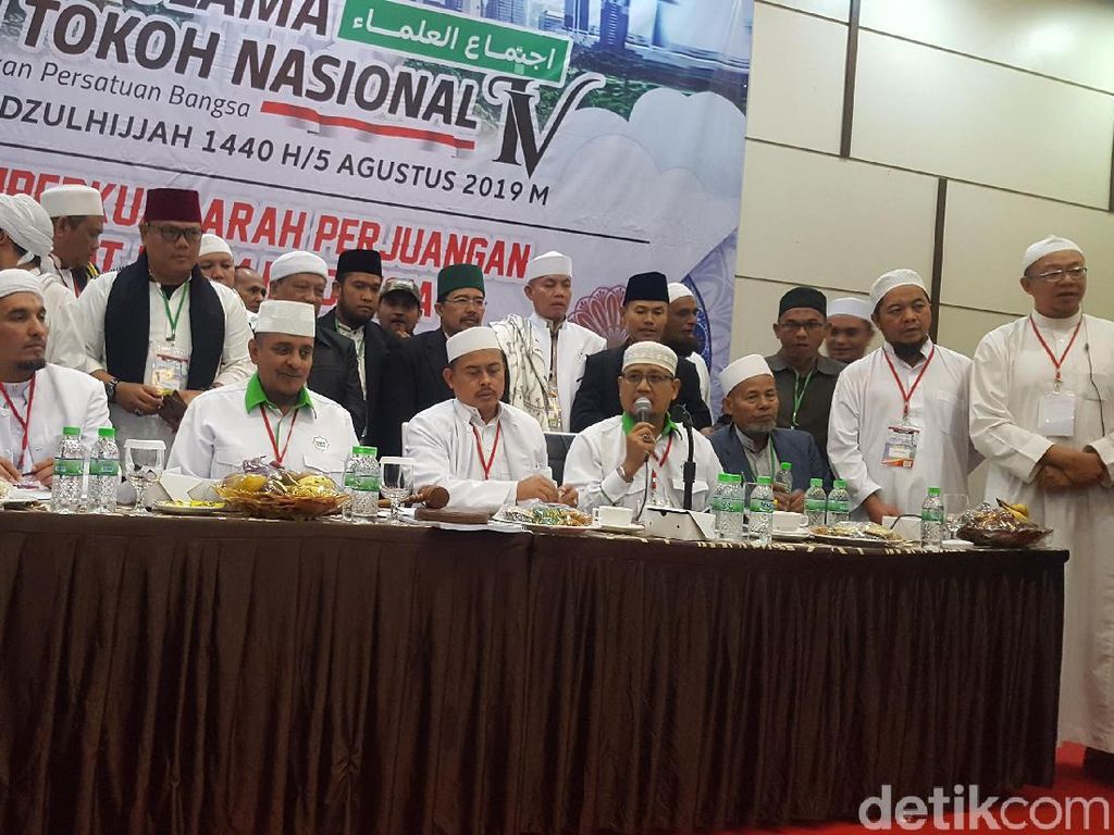 Hasil Ijtimak Ulama IV: Tolak Kekuasaan, Pulangkan Habib Rizieq Hasil Ijtimak Ulama IV: Tolak Kekuasaan, Pulangkan Habib Rizieq
