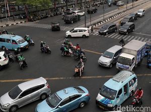 Listrik Masih Padam, Lalin di Rawamangun Semrawut