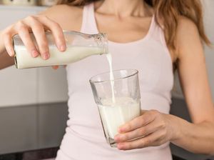 10 Manfaat Minum Susu Sebelum Tidur di Malam Hari
