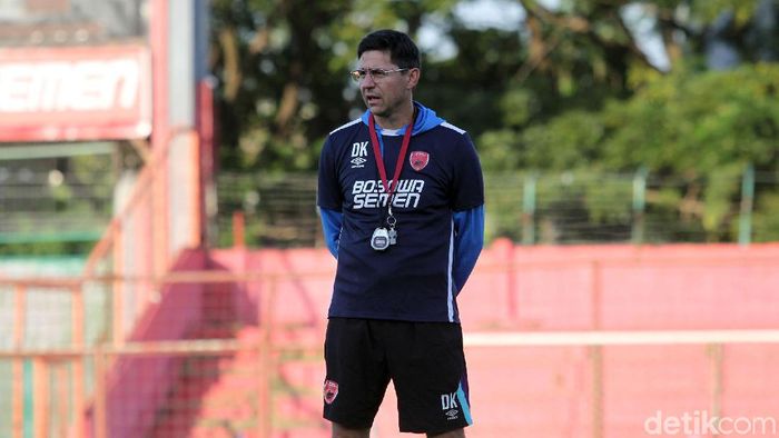 Darije Kalezic telah mempelajari kelemahan dan kekuatan Barito Putera di laga tandang. (Foto: Rifkianto Nugroho) Darije Kalezic telah mempelajari kelemahan dan kekuatan Barito Putera di laga tandang. (Foto: Rifkianto Nugroho)