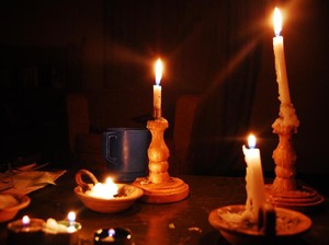Tips Memakai Lilin ketika Mati Lampu Agar Rumah Aman dari Kebakaran Tips Memakai Lilin ketika Mati Lampu Agar Rumah Aman dari Kebakaran