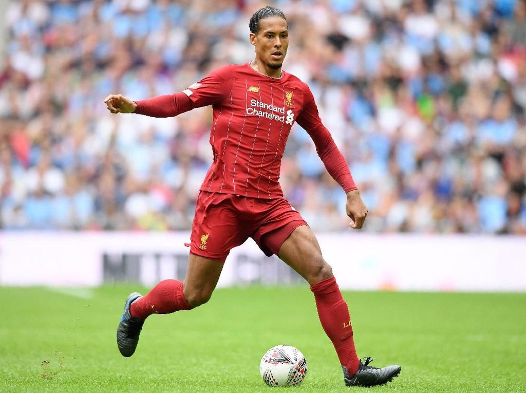 Rafael Benitez: Virgil van Dijk Ada di Level Berbeda Rafael Benitez: Virgil van Dijk Ada di Level Berbeda