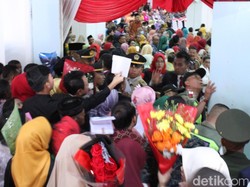 Ricuh dengan Satpam, Ortu Praja IPDN Kecewa Tak Masuk Area Wisuda