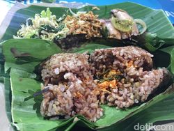 Bu Hendro: Mantap! Nasi Bakar Ditemani 50 Pilihan Lauk