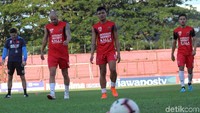 Sesi latihan pemain PSM Makassar tersebut berlangsung cukup singkat. Meski begitu semangat mereka untuk dapat memenangkan pertandingan tentunya membuat Persija waspada menghadapi PSM Makassar.