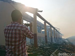 SMPN 10 Cilegon Terbakar SMPN 10 Cilegon Terbakar