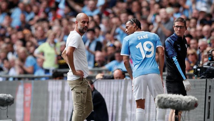 Leroy Sane mengalami cedera di Community Shield, gagal gabung Bayern Munich? (REUTERS/David Klein) Leroy Sane mengalami cedera di Community Shield, gagal gabung Bayern Munich? (REUTERS/David Klein)