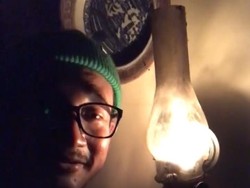 Nikmati Mati Lampu Massal, Isa Bajaj Kembali Pakai Ublik