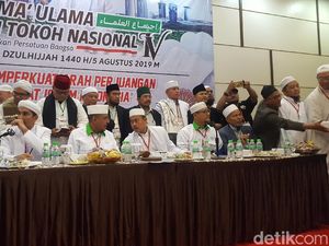 Menyoal Gagasan NKRI Bersyariah Menyoal Gagasan NKRI Bersyariah