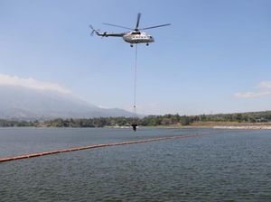 Water Booming Dihentikan, Kebakaran Gunung Arjuno Dipantau via Darat