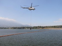 Water Booming Dihentikan, Kebakaran Gunung Arjuno Dipantau via Darat