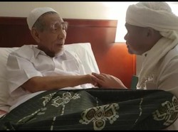 Ucapan Mbah Moen Sebelum Wafat ke Kapolres Jombang Saat Bertemu di Mekah
