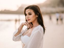 Unggah Foto Jerinx Berpakaian Muslim, Nora Alexandra Bicara Agama Sang Suami