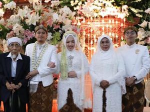 Khofifah Kenang Sosok Mbah Moen yang Tak Tergantikan Khofifah Kenang Sosok Mbah Moen yang Tak Tergantikan