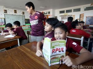 Dukung PSM Juara Piala Indonesia, Siswa SD Kompak Berseragam Juku Eja Dukung PSM Juara Piala Indonesia, Siswa SD Kompak Berseragam Juku Eja