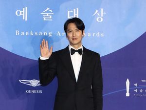 Fakta Menarik Kim Nam Gil yang Dikabarkan akan Menikah dengan Jang Nara