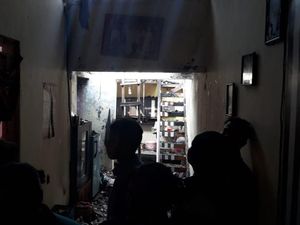 Sebuah Rumah di Bekasi Hangus Terbakar Akibat Korsleting Listrik