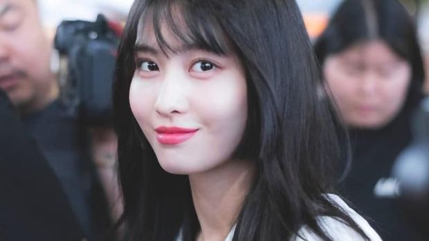 Momo TWICE dengan poninya