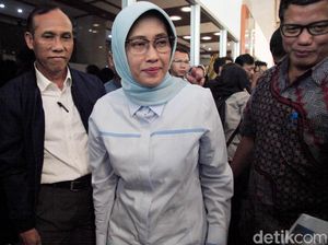 Pose 2 Jari Plt Dirut PLN Ramai Dibahas, Padahal Itu Salam Listrik