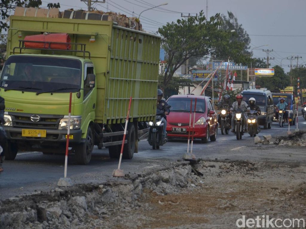 Sabar dan Hati-hati! Ada Perbaikan di Jalur Pantura Pemalang Sabar dan Hati-hati! Ada Perbaikan di Jalur Pantura Pemalang