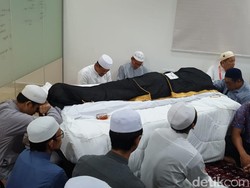Gus Wafi: Habib Rizieq Diminta Pimpin Doa oleh Keluarga Mbah Moen