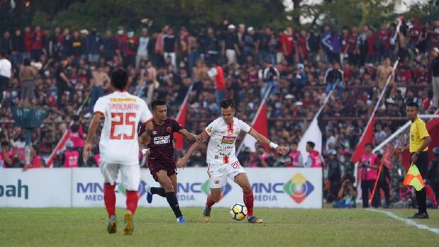 Pelatih Persija Minta Suporter Hormati PSM 