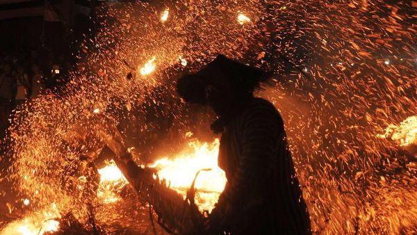 Wow! Ada Perang Obor di Jepara