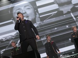 Swear It Again hingga My Love Buka Konser Westlife Swear It Again hingga My Love Buka Konser Westlife
