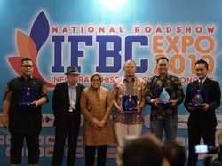 Baba Rafi Raih Penghargaan Waralaba Padat Karya 2019