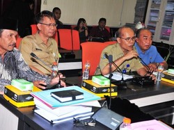 Siswa Wajib Beli Seragam dari Sekolah, Ini Kata Ketua DPRD Surabaya