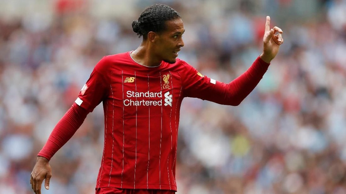 Virgil van Dijk jadi penantang baru bagi Lionel Messi dan Cristiano Ronaldo di penghargaan Pemain Terbaik Eropa (Matthew Childs/Action Images via Reuters)