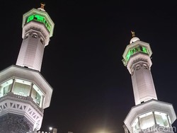 Dini Hari yang Hangat di Masjidil Haram