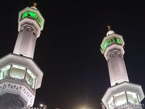 Dini Hari yang Hangat di Masjidil Haram Dini Hari yang Hangat di Masjidil Haram