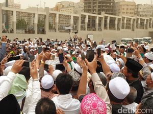 Diiringi Tahlil, Mbah Moen Dimakamkan Diiringi Tahlil, Mbah Moen Dimakamkan