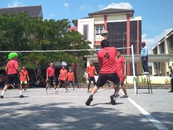 Peringati HUT RI ke-74, ASN Pemkot Semarang Tanding Voli