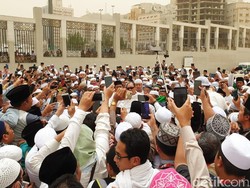 Kata PBNU soal Tuduhan Habib Rizieq Serobot Doa di Makam Mbah Moen