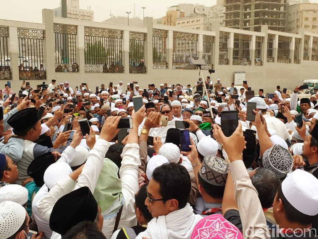 Kata PBNU soal Tuduhan Habib Rizieq Serobot Doa di Makam Mbah Moen Kata PBNU soal Tuduhan Habib Rizieq Serobot Doa di Makam Mbah Moen