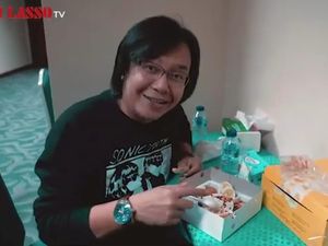 Begini Gaya Ari Lasso Saat Mengulas Nasi Box Backstage Begini Gaya Ari Lasso Saat Mengulas Nasi Box Backstage
