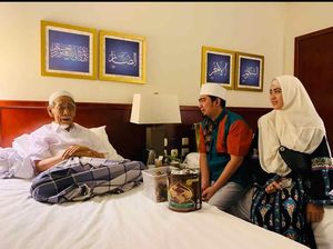 Dijenguk Ustaz Solmed, Mbah Moen Cerita Sejarah Nusantara Dijenguk Ustaz Solmed, Mbah Moen Cerita Sejarah Nusantara