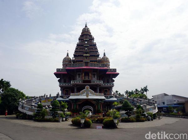 Foto: Gereja Tapi Bentuknya Kuil Hindu di Medan