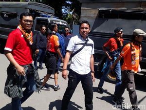 Jelang PSM Vs Persija, Ratusan The Jakmania Dikawal Polisi