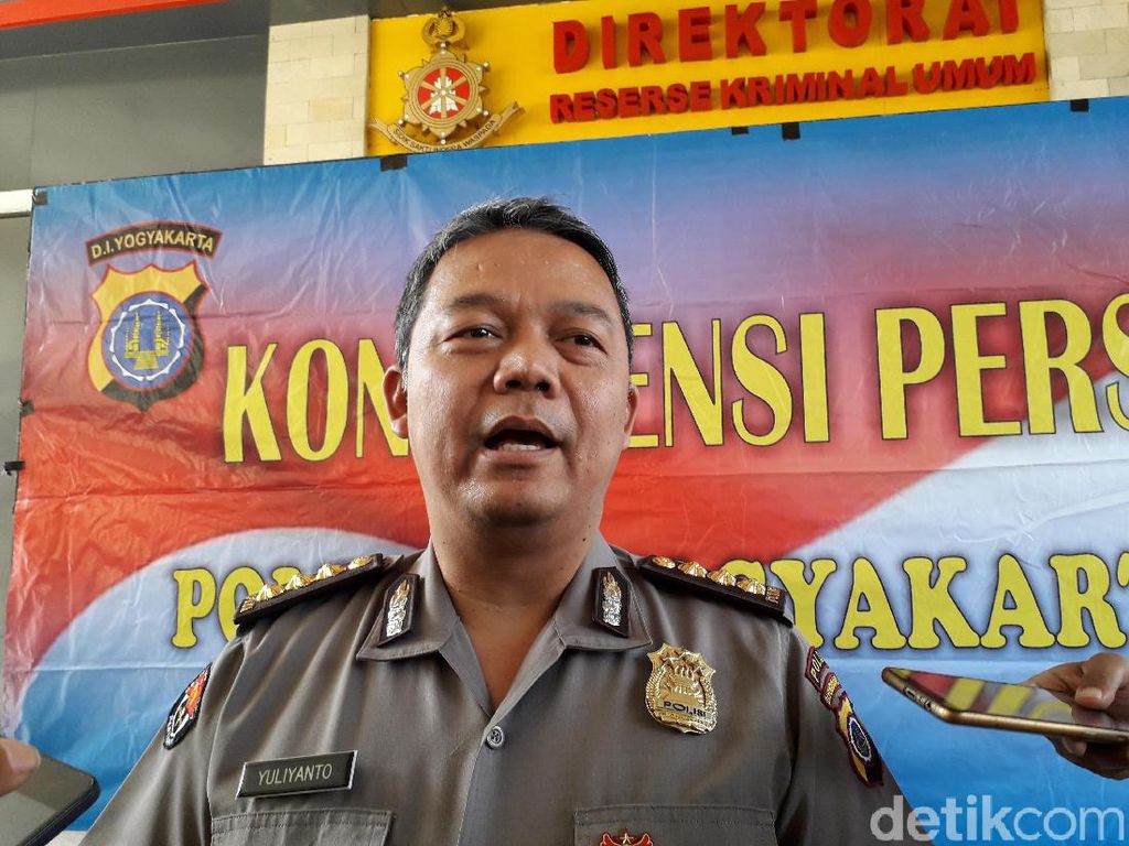 Densus 88 Tangkap Terduga Teroris di Yogyakarta Densus 88 Tangkap Terduga Teroris di Yogyakarta