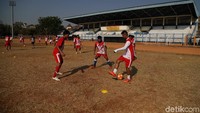 Ali menambahkan dukungan pemerintah daerah harus diimbangi sikap sportif dari para pendukung.