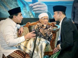 AHY Kenang Nasihat Mbah Moen: Terus Perjuangkan Masyarakat