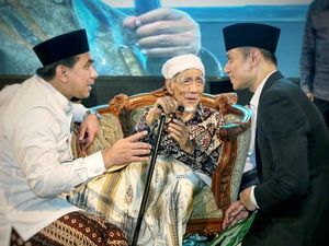 AHY Kenang Nasihat Mbah Moen: Terus Perjuangkan Masyarakat AHY Kenang Nasihat Mbah Moen: Terus Perjuangkan Masyarakat