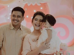 Gaya Keluarga Jokowi di Pesta Ulang Tahun ke-1 Sedah Mirah yang Serba Pastel