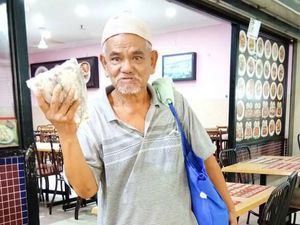 Kisah Haru Pria Jualan Ikan Asin Tempuh Jarak 100 Km Demi Hidupi Istri